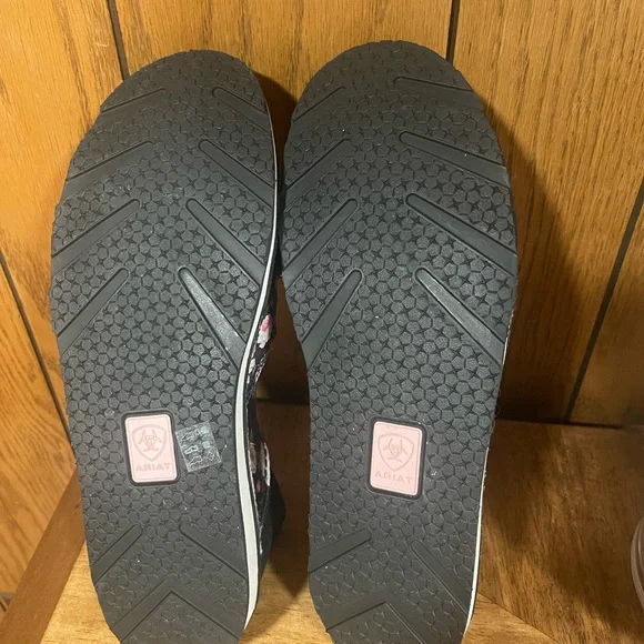 Ariat Casual Floral Flat Shoes - Picture 4 of 12